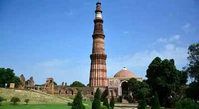 Essay on Qutub Minar in Hindi